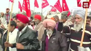 Government ਖਿਲਾਫ ਡਟੇ ਮਜ਼ਦੂਰ-ਮੁਲਾਜ਼ਮ,  Bhandari Bridge  'ਤੇ ਧਰਨਾ