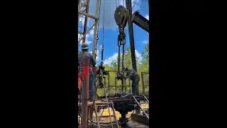 oilfield Service Rig #rig #ad #drilling #oil #tripping