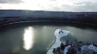 Le JURA sous la neige vu du ciel  - lac de vouglans   - drone