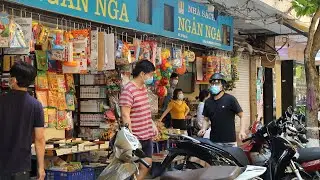 Non-essential businesses reopen in Hanoi / H&agrave; Nội cho mở lại dịch vụ kh&ocirc;ng thiết yếu