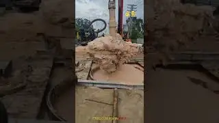 Impressive sticky ground after digger process