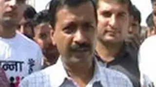 Team Anna asks voters to inflict 'historic defeat' on Congress