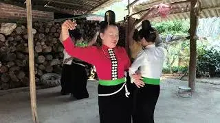 ₫ội m&uacute;a ₫ang tập. Pi nọng ơi