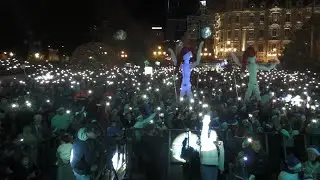 Oviedo ya vive la mejor Navidad para todos los p&uacute;blicos | 𝐔𝐍𝐀 𝐍𝐎𝐂𝐇𝐄+ 03/12/25