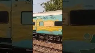 India's Only ICF Garib Rath Express 🥺😍❤ 12909 Bandra - Hazrat Nizamuddin Garib Rath Express #shorts