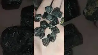 шерл чёрный турмалин
