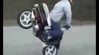 Stoppis mit meinem Neuen Roller :)