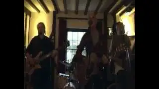 Local Heroes (Hastings) at The Queen's Head, Icklesham - Red Red Wine
