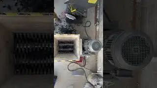 Destrucci&oacute;n de llantas con Shredder  #satisfying #automobile #cleaning #machine #work
