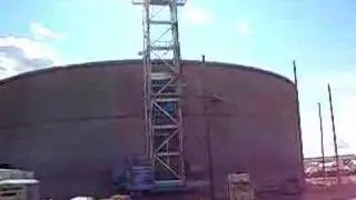 Резервуар для воды емкостью 3 миллиона галлонов с кабелем