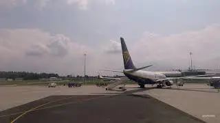 TRIP REPORT Ryanair FR2263 Warszawa Modlin - Lizbona | Close-up air to air race with another plane