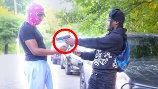 APPLE PAY PRANK IN THE HOOD!