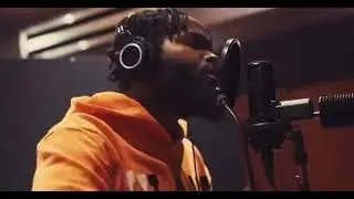 Rayven Justice singing, 