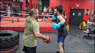 Working on defense for boxing 🥊 #boxingdefense #boxingworkout #mittwork