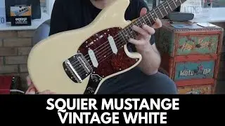 UNBOXING Squier Vintage Modified Mustang Vintage White | Review Demo