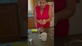 How to clean your wine decanter