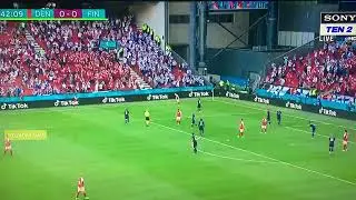 Imagens chocantes do colapso de Christian Eriksen no est&aacute;dio Dinamarca / Finl&acirc;ndia