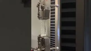 Essai de traction sur un mat&eacute;riau aux&eacute;tique