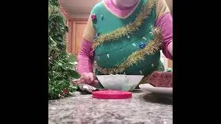 Вечнозеленый. Земельный шоколад. Торт в виде рождественской елки.