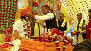 बल्लू भाई साहब गुरुजी को तिलक सपा बनातेहुए ग्राम लंबा चक्र राम कथा