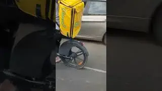 Nimic nu oprește un livrator glovo să-și facă datoria #glovo #rider #srilanka #bucharest