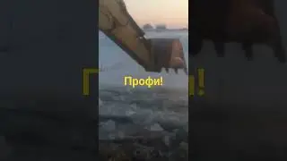 Crossing the river! Pro! #казахстан,#shorts,#эксковатор,#экстрим,#проффесионал,#строительстводорог