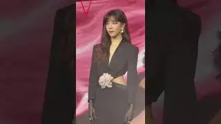 宋妍霏深V开到肚脐眼