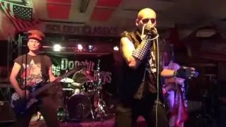 The Dogshit Boys: Tunkekaa innovaatiot perseeseen (Live @ Golden Classics Caf&eacute;, Helsinki 2016)