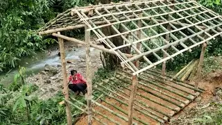 The girl started a new life building a bamboo house