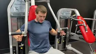 Flat machine chest press