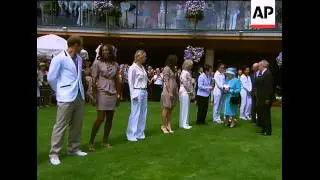 Queen at Wimbledon for first time since 1977, meets players