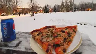 VEGETARIAN AND ALL DRESSED PIZZA IN THE SNOW!🥶 OUTDOORS MUKBANG EATING SHOW