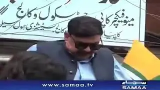 Pakistan Minister Sheikh Rashid gets electricity shock while speaking against Prime Minister modi.