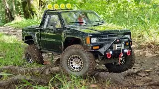 Toyota HiLux SR5; 1985; SCX 10 III   zajawka - teaser
