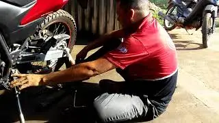 Trocando guia de corrente da xre300
