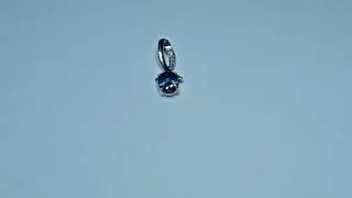 Gold pendant with Alexandrite and diamonds.