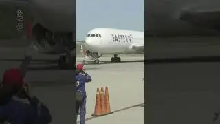 Aterriza primer vuelo con venezolanos deportados tras la ca&iacute;da de Maduro