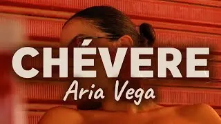 Traje con la mini mini. Ay, ay, ch&eacute;vere. Coste&ntilde;ita hasta que quedemo' ch&eacute;vere'..Aria Vega - CH&Eacute;VERE