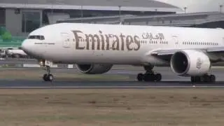 Emirates 777 Kicks Up Spray on Takeoff from Dublin Airport EK162
