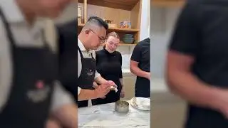 Участник MasterChef Джимми Вонг за кадром со Scanpan Satin