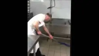 The Easiest Person to Scare! (Easily Scared Restaurant Worker)