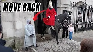 😡❌Guard Tells Her to Move Back, She Keeps Laughing – So Disrespectful.!‼️