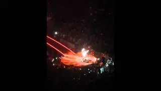 Queen live Sydney Love of my life (tribute to Freddy - Brian May)