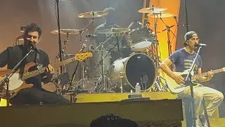 Kissing in Cars (Bonus Track) - Pierce The Veil (Night 1 of the I CAN’T HEAR YOU Tour)