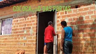 Colocação das portas da casa da Dona Mazé agradecer Doadora anônima