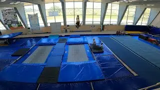 СКОКОВЕ НА БАТУТ - 50 Години Спортно Училище 