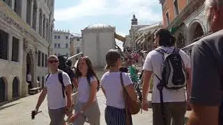 Walking in Venice with Samyang 14mm f2 8 on A6300 no grading