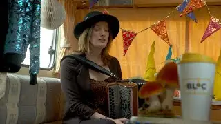 BLOC | Méabh Ní Bheaglaoich i gcarbhán BLOC
