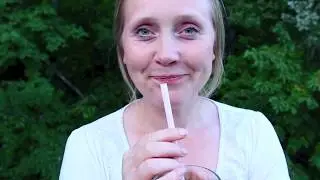 Making meadowsweet juice - Mj&oslash;durtsaft