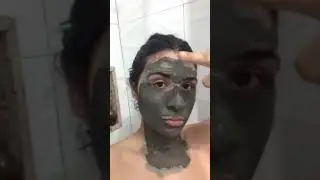 Quantos minutos devo ficar com a argila no rosto?